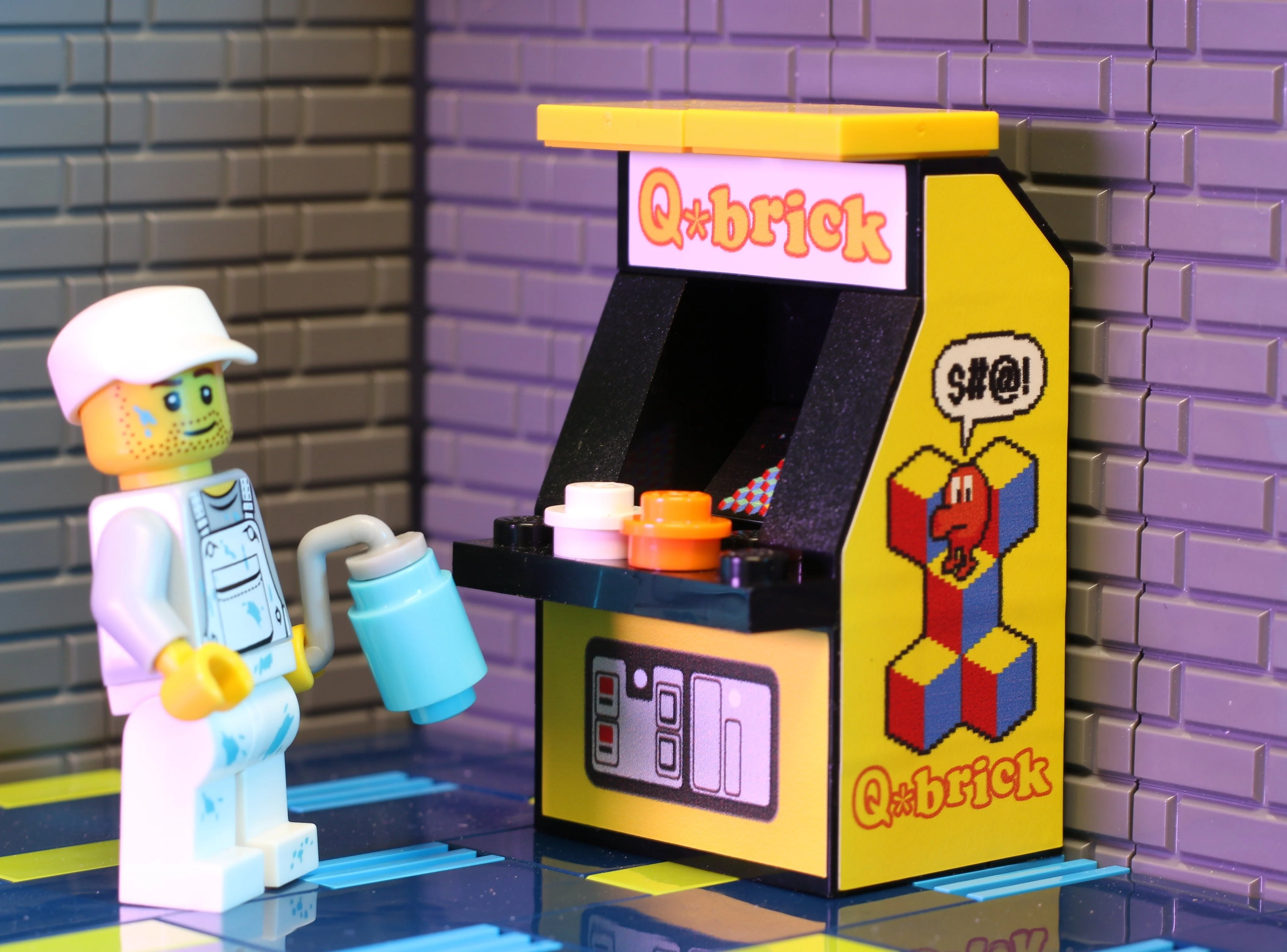 B3 Customs Q*Brick Arcade Machine made from LEGO parts - Image 3