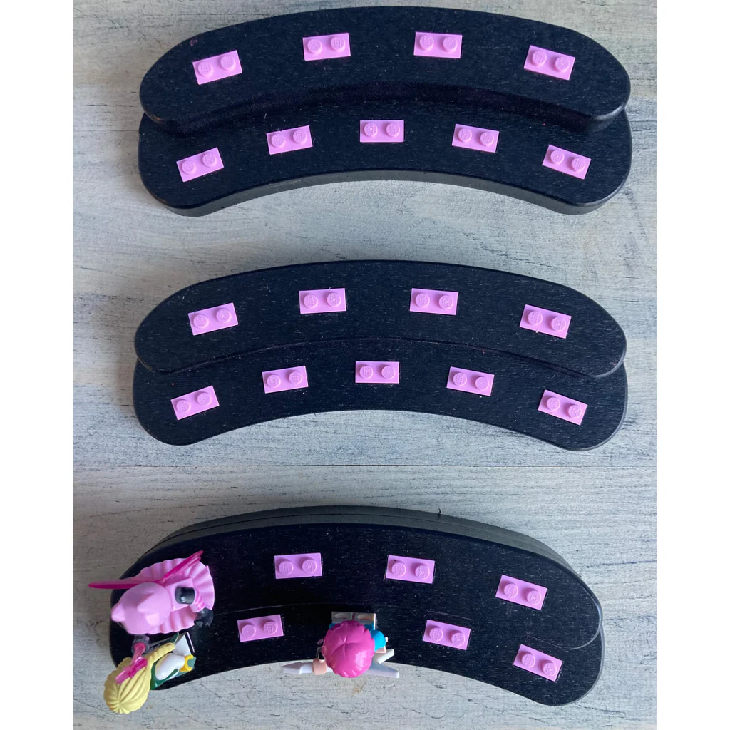 Mini Crescent Minifigure Display Stand - Pink Bricks - Image 2