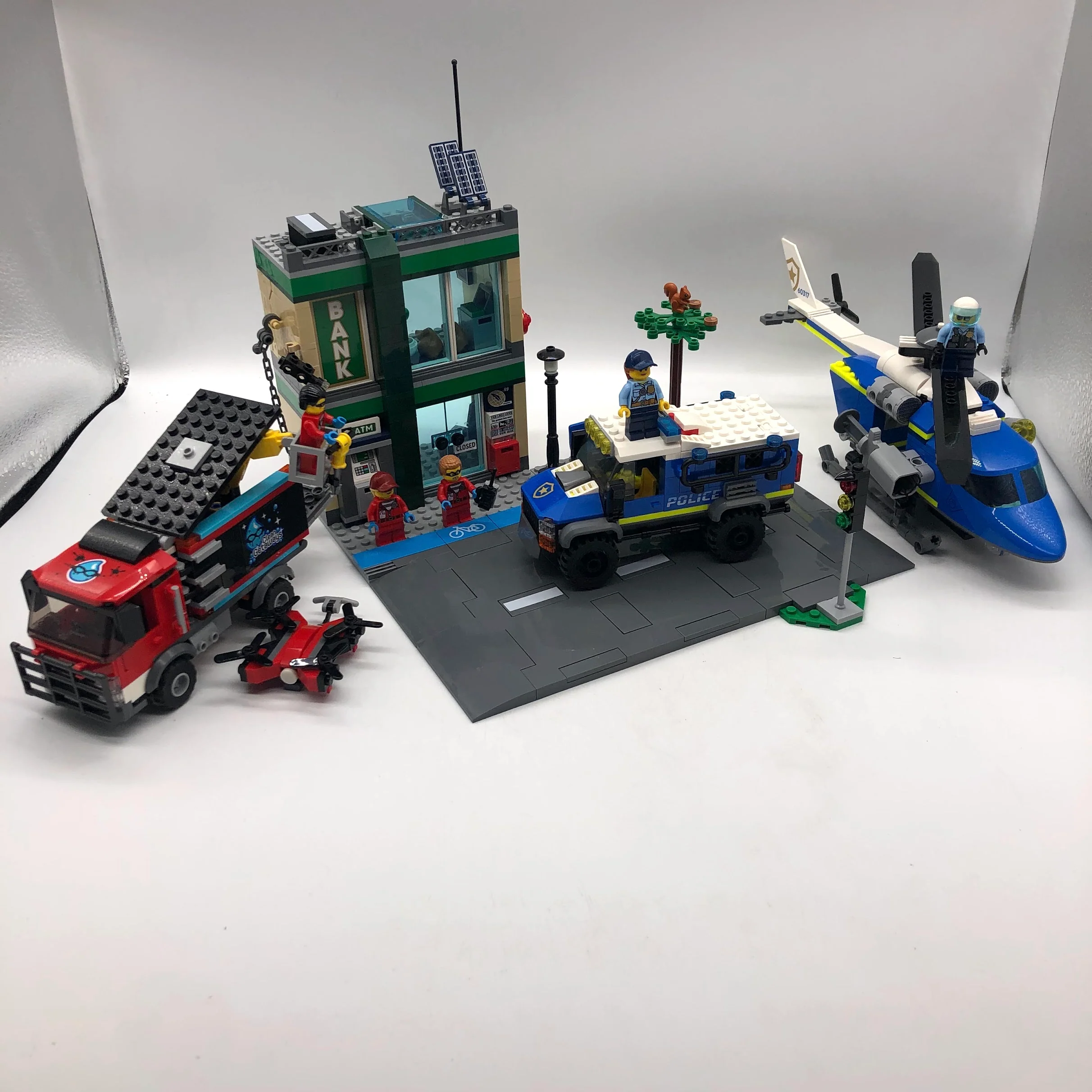 Police Chase at the Bank 60317 - Used LEGO City Set